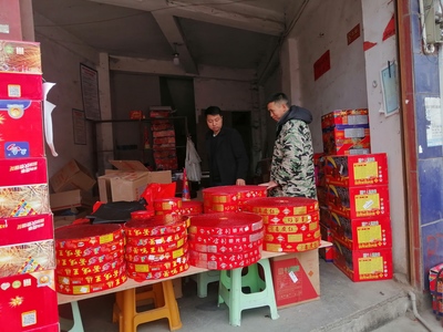 织密安全防线 守护祥和佳节——巢凤街道开展烟花爆竹行业专项检查